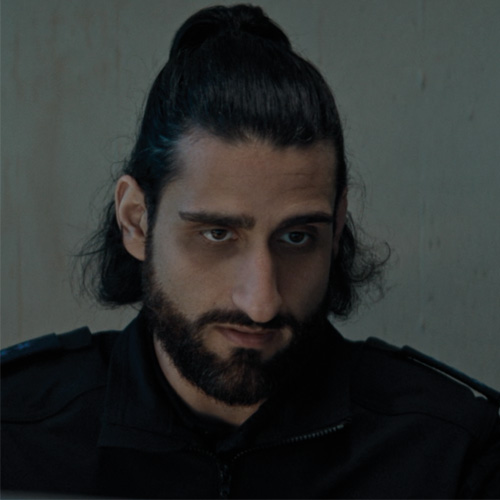 Ein Porträt des Schauspielers Armin Wahedi in der Rolle des Merabi im Film Wovon sollen wir träumen.