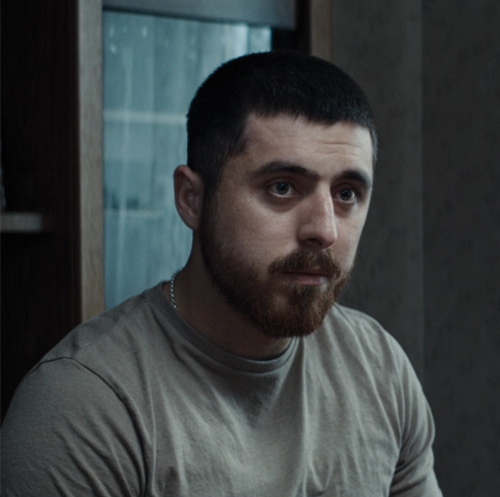 Ein Porträt des Schauspielers Bashar Kanan in der Rolle des Diyar im Film Wovon sollen wir träumen.