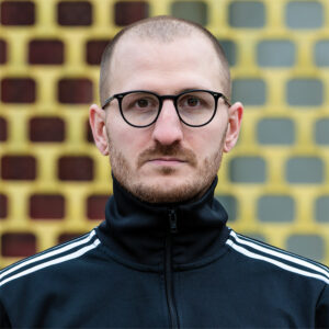 Ein Porträt ded Regisseurs Constantin Hatz, welcher für den Film Wovon sollen wir träumen Regie geführt hat.