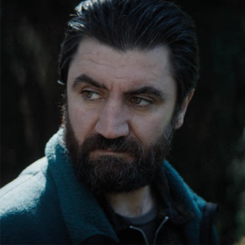 Ein Porträt des Schauspielers Korkmaz Arslan in der Rolle des Agît im Film Wovon sollen wir träumen.