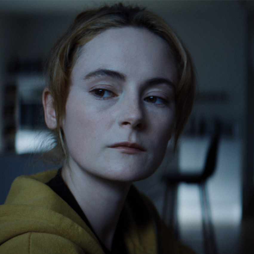 Ein Porträt der Hauptdarstellerin Lea van Acken in der Rolle der Julia im Film Wovon sollen wir träumen.