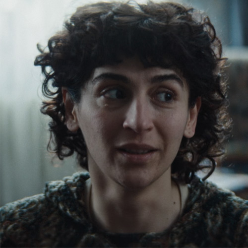 Ein Porträt der Schauspielerin Moné Sharifi in der Rolle der Sarê im Film Wovon sollen wir träumen.