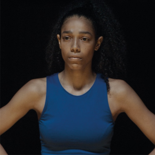 Ein Porträt der Schauspielerin Shari Streich in der Rolle der Jaqueline im Film Wovon sollen wir träumen.