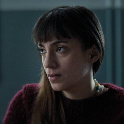 Ein Porträt der Schauspielerin Zeynep Bozbay in der Rolle der Samira im Film Wovon sollen wir träumen.